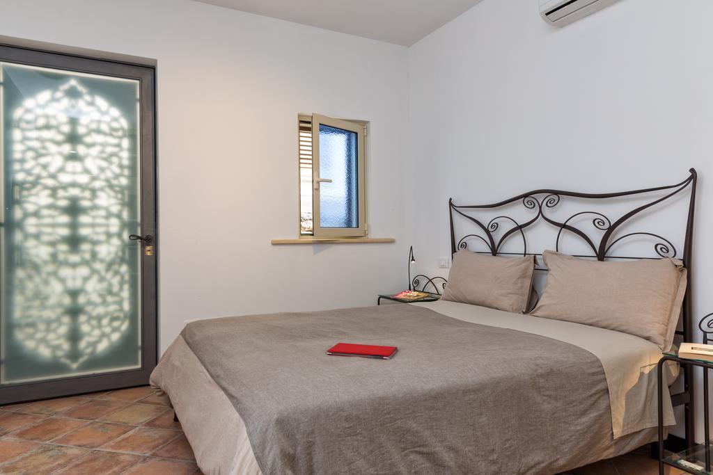 Giasone Apartments Taormina Oda fotoğraf